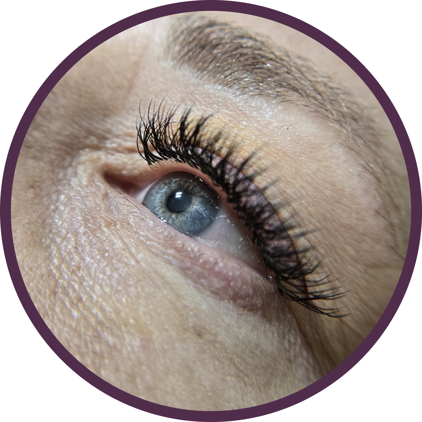 Eyelash extension before and after results from Alchemeyes student training